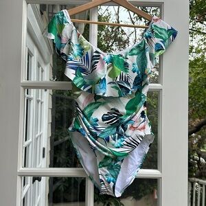 Gorgeous one piece Bathing Suit